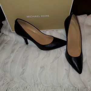 Micheal kors pumps size 8